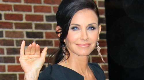 Δείτε τη νέα λαμπερή εμφάνιση της «Μόνικας» από τα Φιλαράκια [Εικόνες]