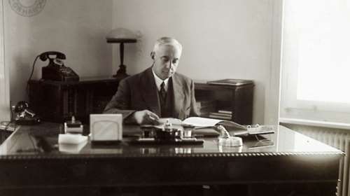 Κυριάκος Βαρβαρέσος: Ο σκληρός διαπραγματευτής του ελληνικού χρέους