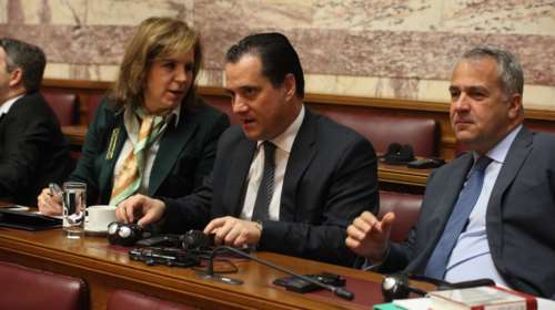 «Ναι» από ΝΔ, ΠΑΣΟΚ, Ποτάμι, Ε.Κ. στην πρόταση για Εξεταστική στην Υγεία