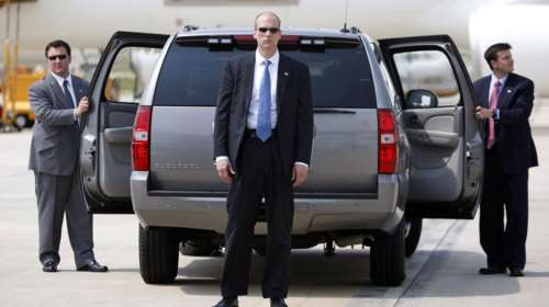 Εκλεψαν από φρουρό του Τραμπ λάπτοπ με στοιχεία που &quot;καίνε&quot;