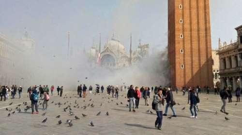 Πανικός στη Βενετία: Ληστές έριξαν καπνογόνα στην πλατεία Αγίου Μάρκου