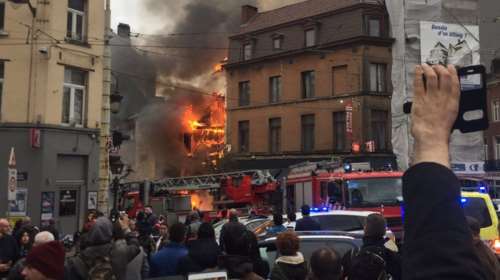 Συναγερμός στις Βρυξέλλες από ισχυρή έκρηξη σε τριόροφο κτίριο - Βίντεο