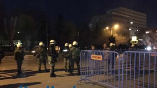 Θεσσαλονίκη: Ένταση μπροστά στο Παλαι ντε Σπόρ από οπαδούς του ΠΑΟΚ