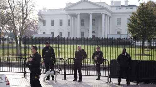 Eνισχύθηκε η ασφάλεια του Λευκού Οίκου -Ανδρας απειλούσε με βόμβα
