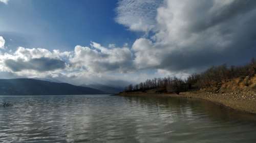 Άστατος ο καιρός τη Δευτέρα: Εναλλαγή νεφώσεων με ηλιοφάνεια