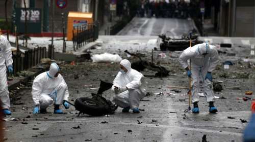 Ψάχνουν 14 τρομοδέματα με αποδέκτες τους «Θεσμούς»