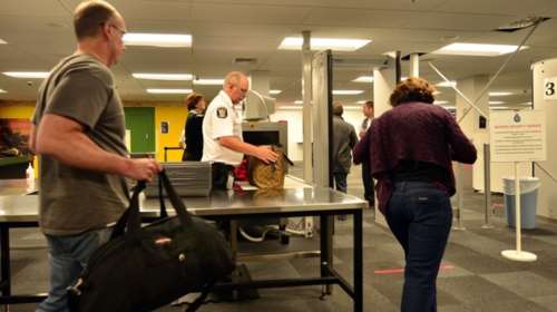 Οι ΗΠΑ απαγορεύουν μεγάλες ηλεκτρονικές συσκευές στις πτήσεις