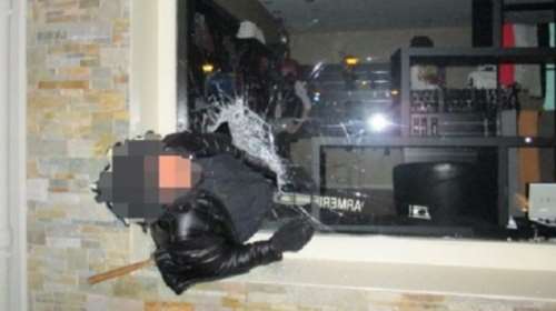 Μεθυσμένος διαρρήκτης σφήνωσε - &quot;Τρόλαρε&quot; η αστυνομία