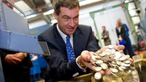 Προκαλεί πάλι ο βαυαρός ΥΠΟΙΚ: Δεν θα επιβιώσετε στο ευρώ