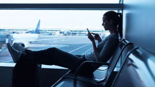 Η Βρετανία απαγορεύει τα κινητά σε πτήσεις από 8 μουσουλμανικές χώρες