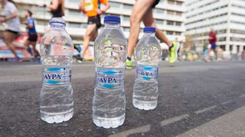 Το Φυσικό Μεταλλικό Νερό ΑΥΡΑ στήριξε και φέτος τον Ημιμαραθώνιο της Αθήνας