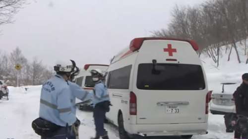 Φόβοι για εννέα νεκρούς μαθητές λυκείου από χιονοστιβάδα