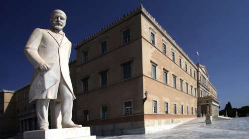 Οι καθυστερήσεις ανοίγουν τον δρόμο στον εκτροχιασμό του 2017
