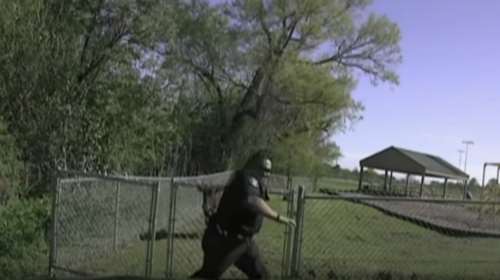 Τα έβαλε με το ζώο ο αστυνομικός στις ΗΠΑ και έτρεξε πολύ