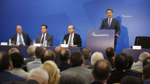 ΝΔ: Ο Τσακαλώτος ομολόγησε ότι η κυβέρνηση διέλυσε τη μεσαία τάξη