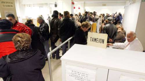 Ομολογία από ΕΦΚΑ: Αδύνατη η πληρωμή των εκκρεμών συντάξεων