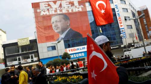 Τουρκία: Αμφίρροπη η μάχη του δημοψήφισματος σύμφωνα με τα γκάλοπ