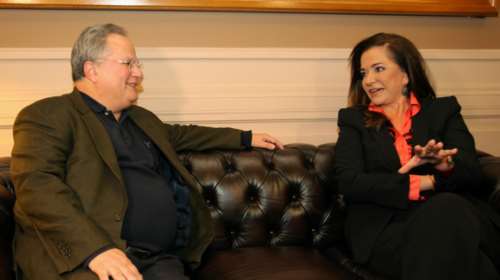 Ντόρα σε Κοτζιά : Αν έχεις τσίπα πήγαινε τον φάκελο στον εισαγγελέα