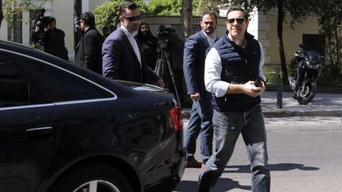 Τα ρίχνουν στους δανειστές και τη... ΝΔ για τις καθυστερήσεις