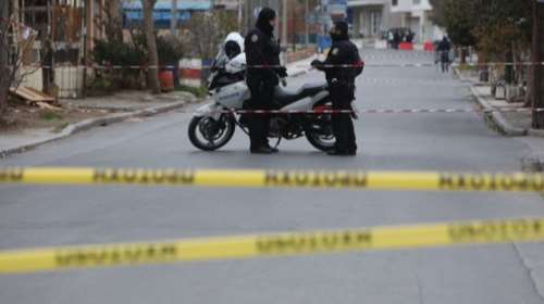 Σκότωσαν νεαρό στο Μενίδι πυροβολώντας τον εν κινήσει