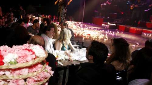 Εφοδος εφοριακών σε νυχτερινό κέντρο όπου εμφανίζεται γνωστός τραγουδιστής