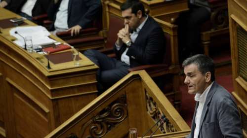 Παίγνια εντυπώσεων και διγλωσσία με το μυαλό στο πολιτικό κόστος