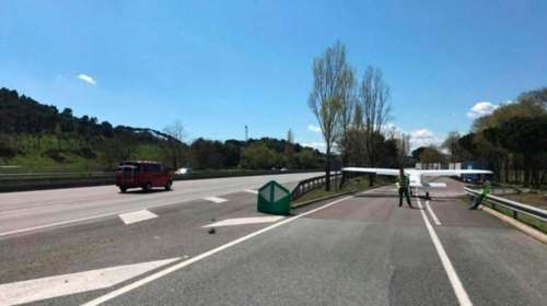 Ισπανία: Αναγκαστική προσγείωση αεροσκάφους σε αυτοκινητόδρομο