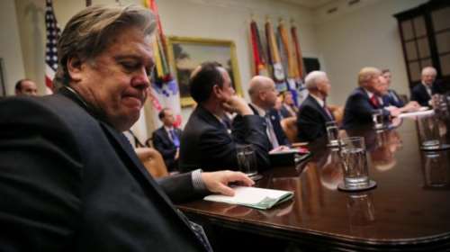 Ποιος ευθύνεται για την απόφαση Τραμπ να &quot;ξηλώσει&quot; τον Μπάνον