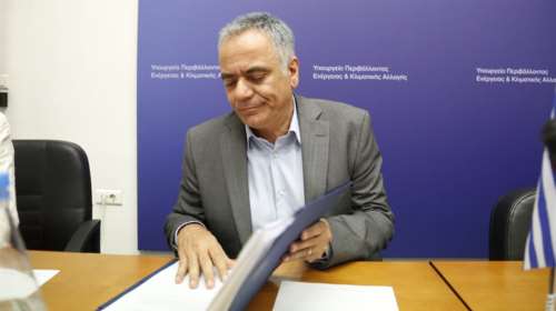 Καρφιά Σκουρλέτη κατά Μαξίμου για μνημόνια και λιτότητα