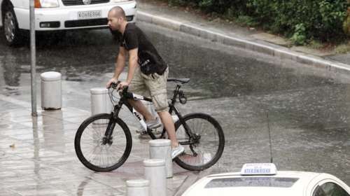 Και σήμερα άστατος ο καιρός με βροχές και πτώση θερμοκρασίας