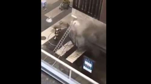 Η στιγμή που το φορτηγό στη Στοκχόλμη έχει τυλιχτεί στις φλόγες (βίντεο)