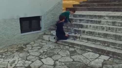 To συγκινητικό σποτ της ΕΛΑΣ για τον κίνδυνο από τα βεγγαλικά