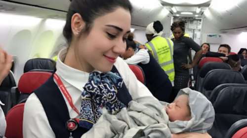 Γέννησε σε Boeing της Turkish Airlines στα 42 χιλιάδες πόδια!