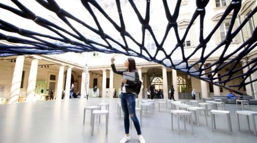 Από τι είναι φτιαγμένη η πιο περίεργη τέντα στον κόσμο;