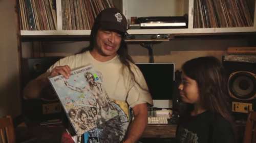 Γνωστό μουσικό συγκρότημα προσλαμβάνει για μπασίστα έναν... 12χρονο!