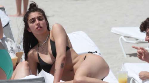 Η αξύριστη μασχάλη της κόρης της Μαντόνα δίνει μήνυμα κατά των προτύπων