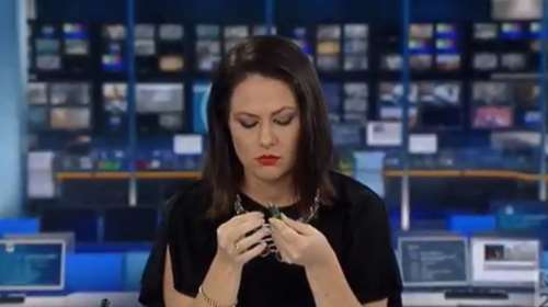 «Ξήλωσαν» την απρόσεκτη παρουσιάστρια που έγινε viral!