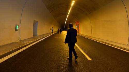 Εγκλωβισμένη ξανά η κυβέρνηση στο τούνελ της... λιτότητας