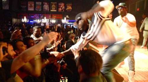 Ο ράπερ 50 Cent γρονθοκόπησε θαυμάστριά του σε συναυλία!