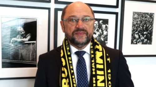 Συγκινητική κίνηση Σουλτς: Η φωτoγραφία με το κασκόλ της Ντορτμουντ