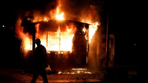 Η Βενεζουέλα στις φλόγες: Νεκρός 13χρονος σε διαδηλώσεις κατά του Μαδούρο