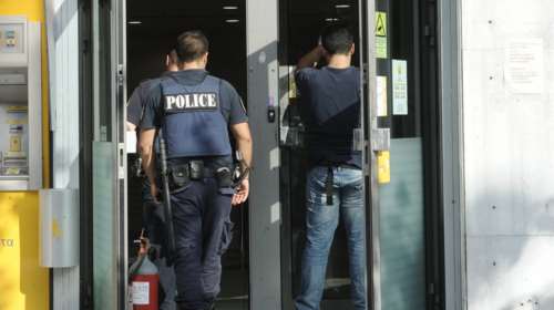 Χαμός σε τράπεζα στη Ρόδο από το λάθος πάτημα του «κουμπιού»