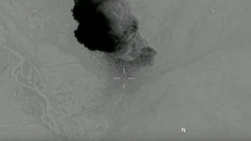 Εικόνες σοκ: Η στιγμή που η «μητέρα των βομβών» χτυπά το Αφγανιστάν