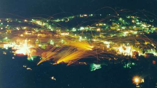 Και φέτος έγινε ο &quot;πόλεμος&quot; στη Χίο αλλά με λιγότερες ρουκέτες