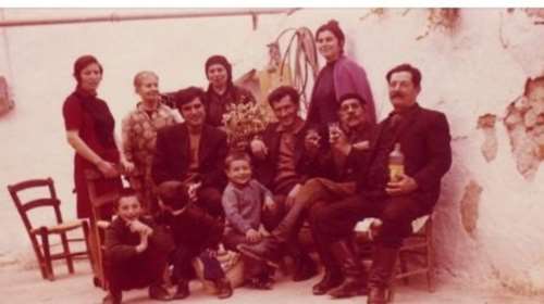 Το ρομαντικό πασχαλιάτικο flash back του Στ.Θεοδωράκη στο fb