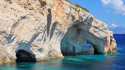 Αυτά είναι τα 19 τοπ ελληνικά νησιά, σύμφωνα με τον Guardian