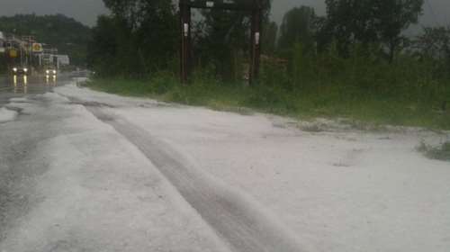 Το &quot;έστρωσε&quot; με... χαλάζι στο νομό Ιωαννίνων (φωτό)