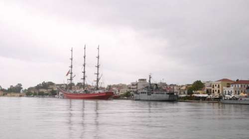 Συνελήφθη πλοίαρχος στην Κυλλήνη-μετέφερε 90 υπεράριθμους επιβάτες