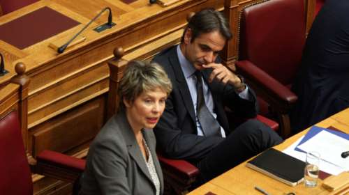 Το παρασκήνιο της «κίτρινης κάρτας» του Κυριάκου στην Κατερίνα Παπακώστα