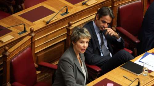 Η Παπακώστα μέσω fb ομνύει στον αρχηγό και δηλώνει στρατιώτης της ΝΔ